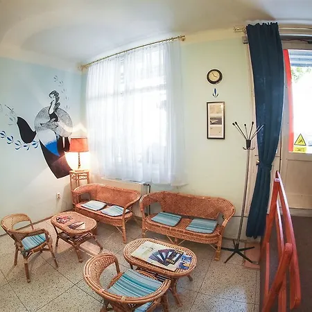 Dakura Hostal *
