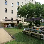 Vandrerhjem Dakura *